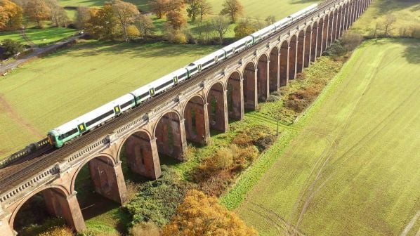 🇬🇧 Reino Unido acelera renacionalização ferroviária com várias empresas voltando à administração pública